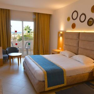 Double or Twin Room Sea View